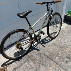 Vintage TREK 800  Hybrid  26 Inch
