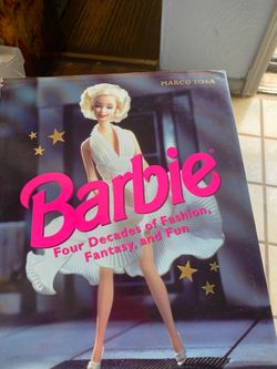 barbie book and 5 decorative plates