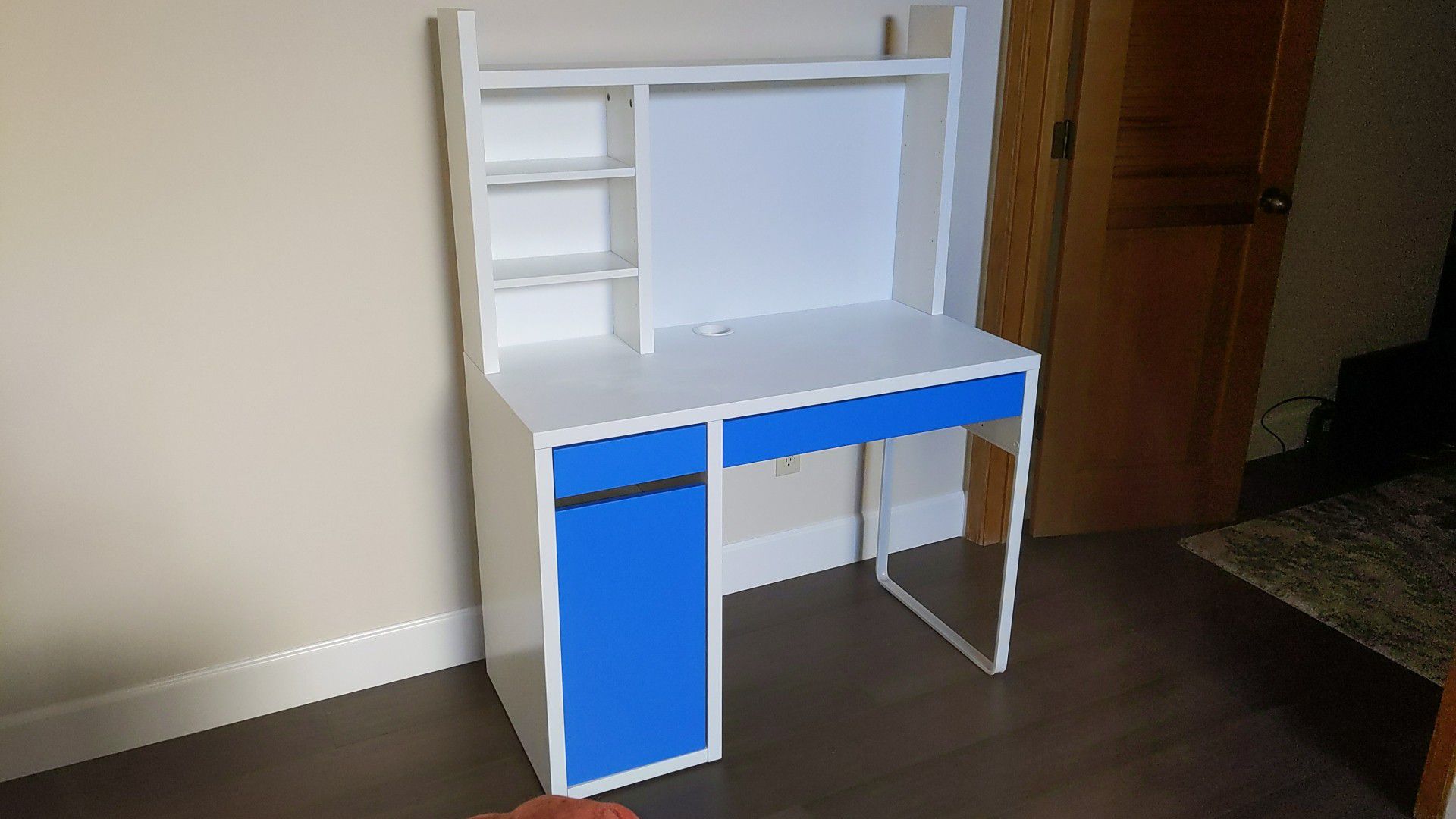 Desk (Ikea Micke Workstation)