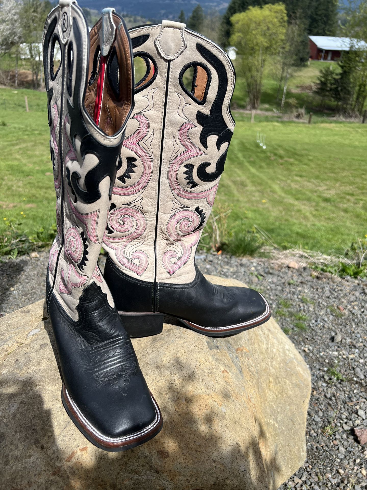 Size 10 Women’s Tony Lama Cowboy Boots 
