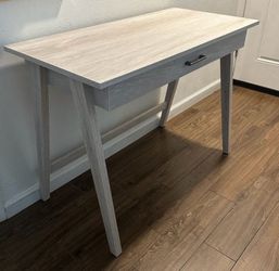 Writing desk with drawer
