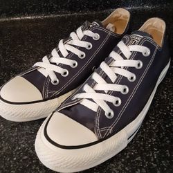 Converse womens 7.5 Great Condition 