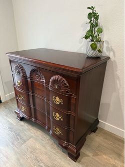 TIMELESS gentleman’s chest - Wellington Hall - Mahogany - Block Front - delivery available