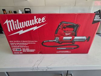 Milwaukee M18 Grease Gun