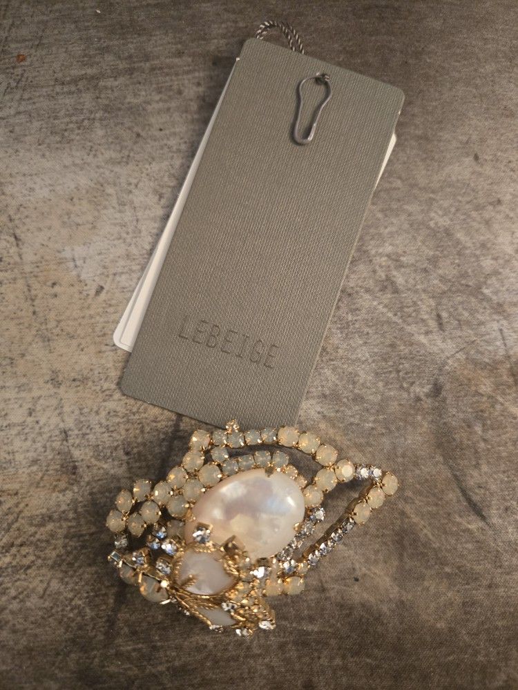 Lebeige Brooch