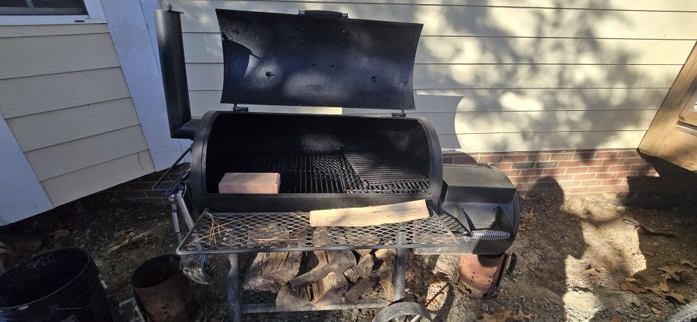 4 Yr Oklahoma Joe Offset Smoker Pick Up ONLY
