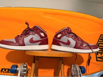 Air Jordan 1 Mid (GS) Cherry 🍒 Wood 🪵