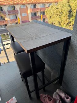 Bar Height Table with 2 Stools