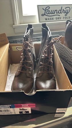 Skechers Women's Lace-Up Ankle Boots Size 6