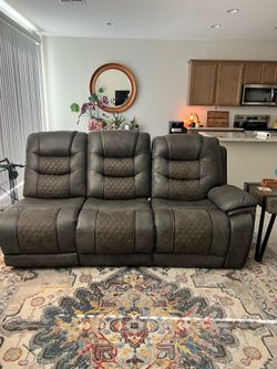 Furniture recliner sectional