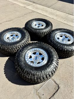 Brand New 17x9 KMC Beadlock Wheels and 37” RT Tires Ford F150 Raptor 6x135