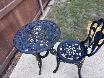 Bistro table with chair (iron)