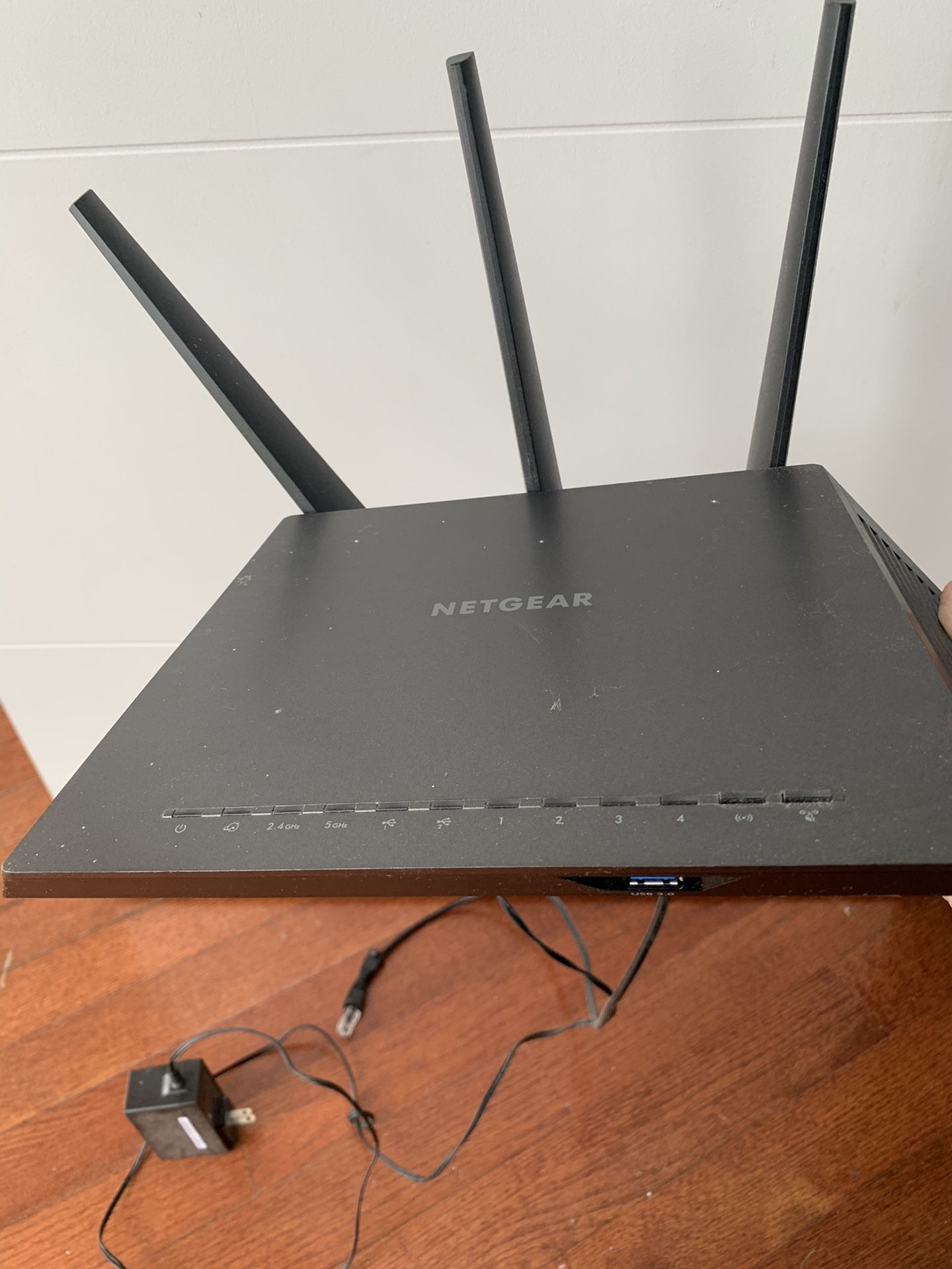 Almost new NETGEAR Nighthawk Smart WiFi Router. Model R7000. Used only less than one week. Excellent Conditions