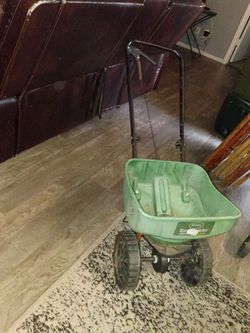 Turf spreader Scott's