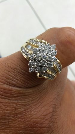 10k gold Diamond Ring 5 .6 grams 1.25 ct Diamonds