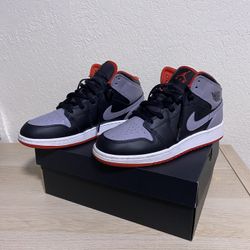 Air Jordan 1 Mid 