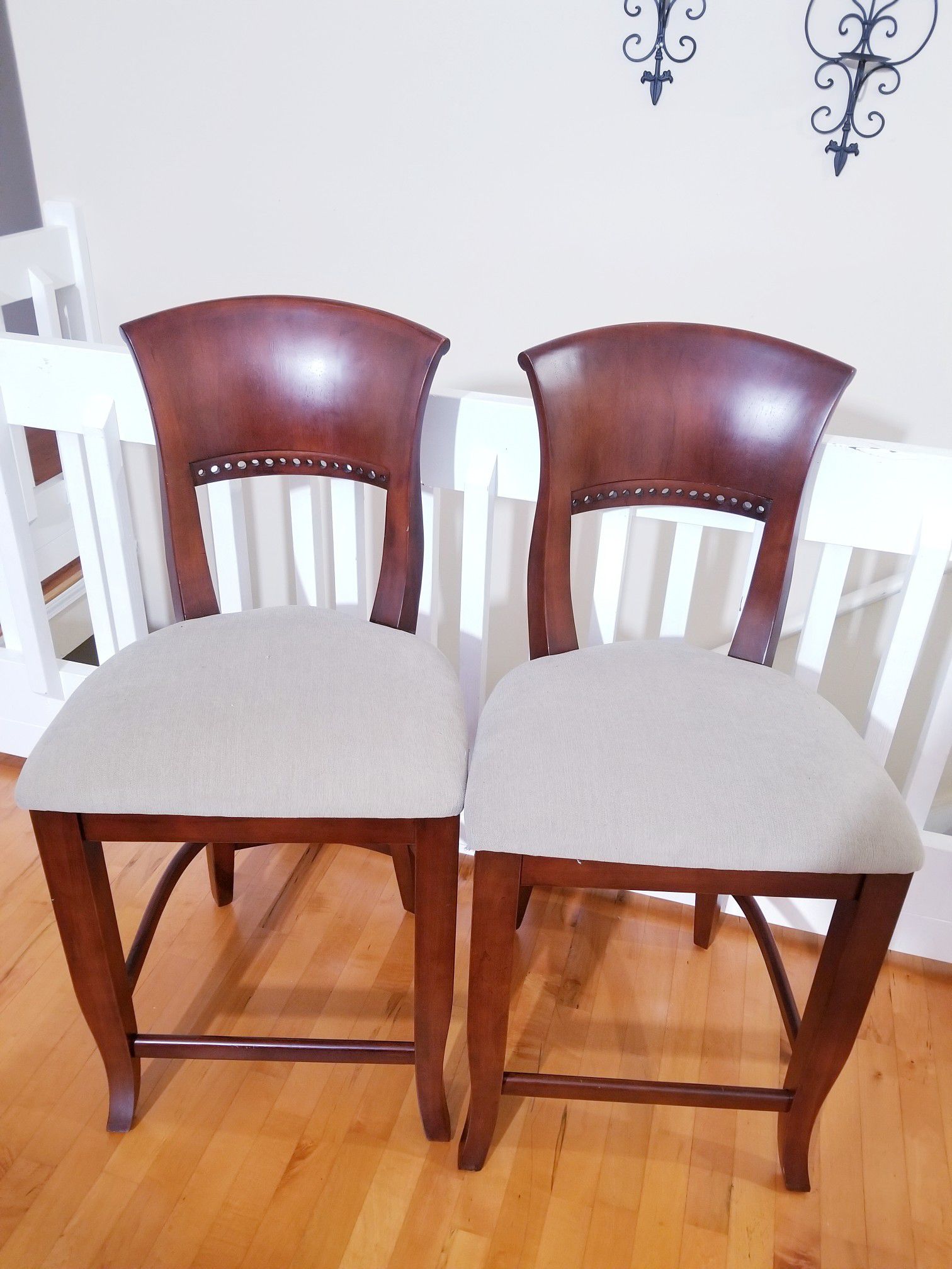 🔥🔥HOT DEAL🔥🔥Counter height walnut wood chairs