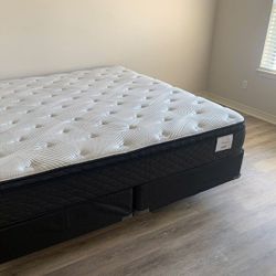 Moving out Sale!! 🛑 Queen size mattress + Box spring for Sale with Delivery
