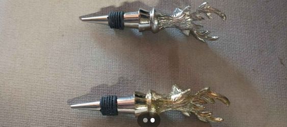 2Stag Deer Reindeer Wine Bottle Stopper Silver And Gold Color Metal b1