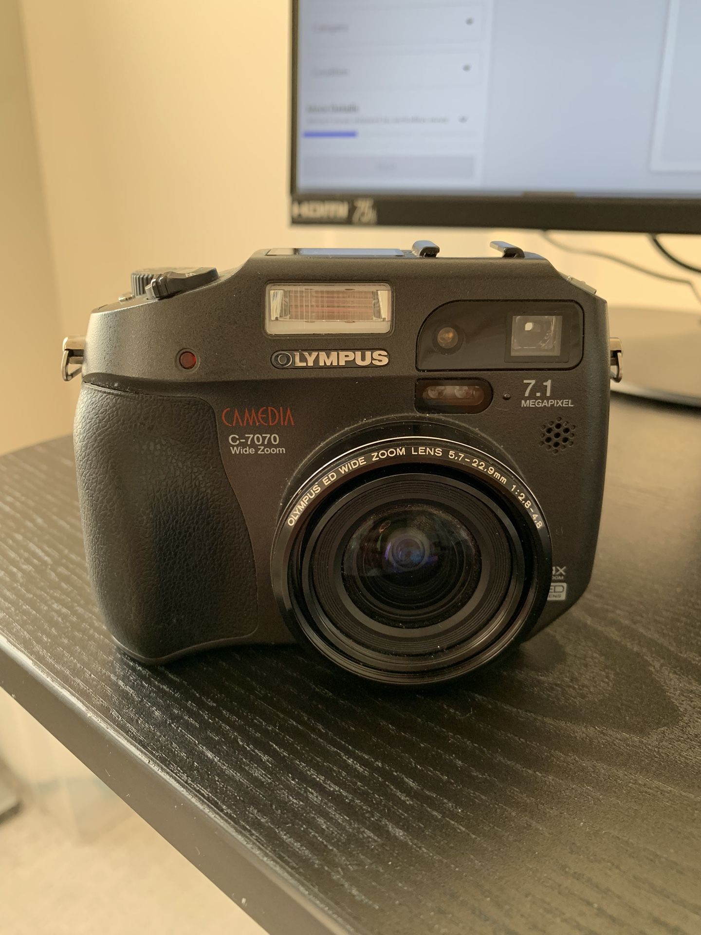 Olympus Camedia C-7070 Wide Zoom Digital Camera