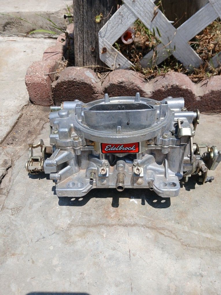 HOLLEY / EDELBROCK CARBURETORS!!! 150$ EACH