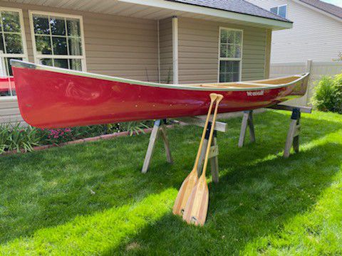 17ft Wenonah Canoe W Paddles