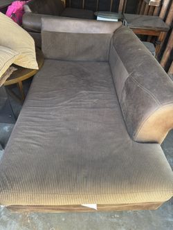 L Shaped Couch With Pillows