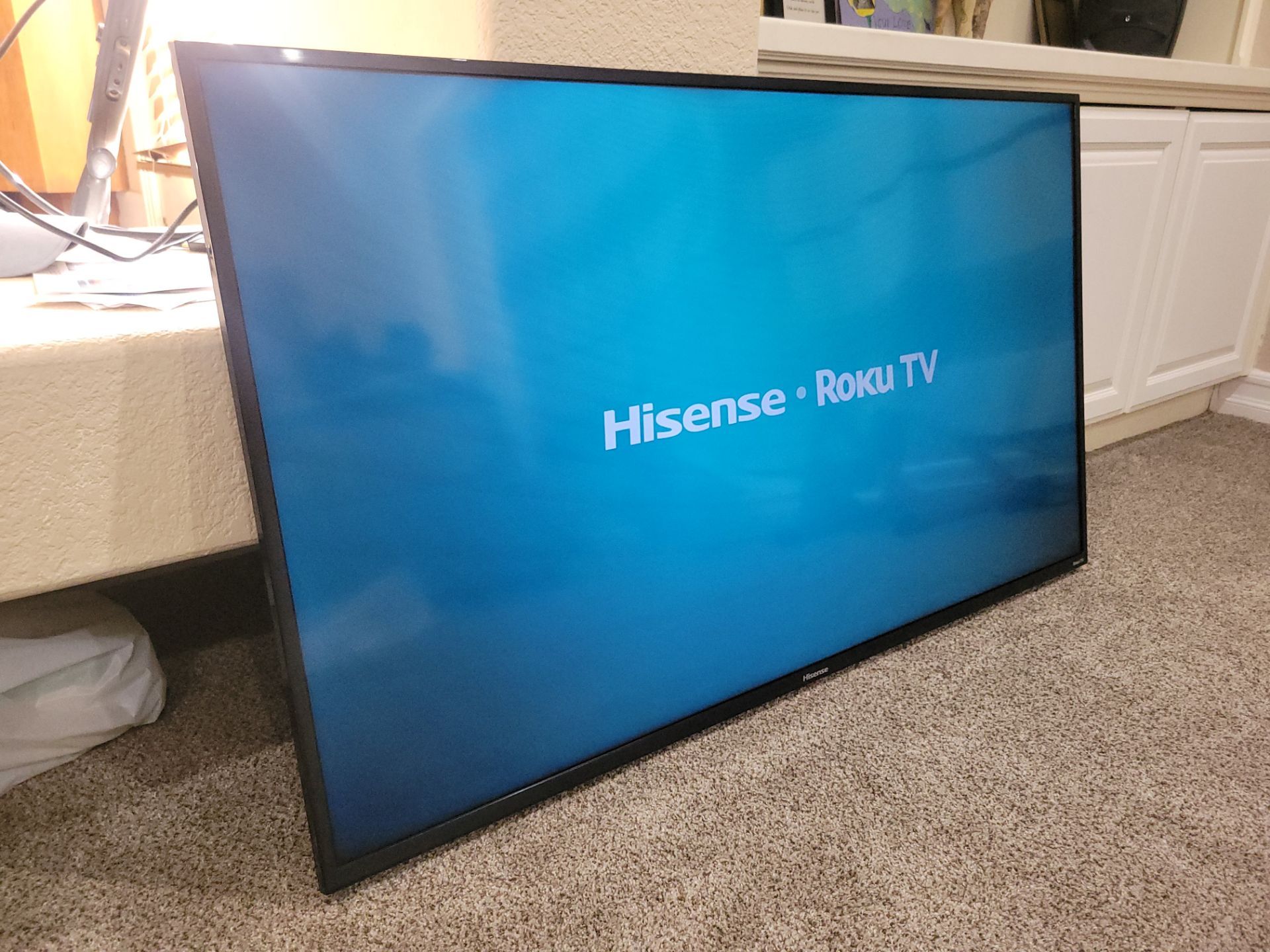 Hisense LED LCD HDTV 50" Inches - 50R6E1 Roku TV - Please Read, Stuck in Boot Loop, Needs work!