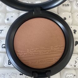Mac extra Dimension Glow With It