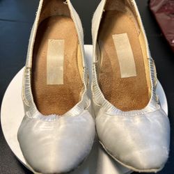 Aida Standard 040P White Satin Flare Heel 2.5” 22.5 USED