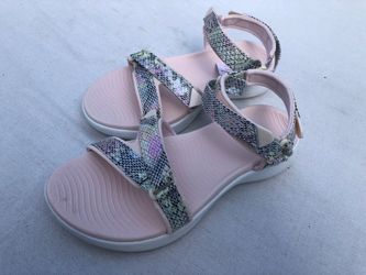 New Skechers Go Golf women’s sandals