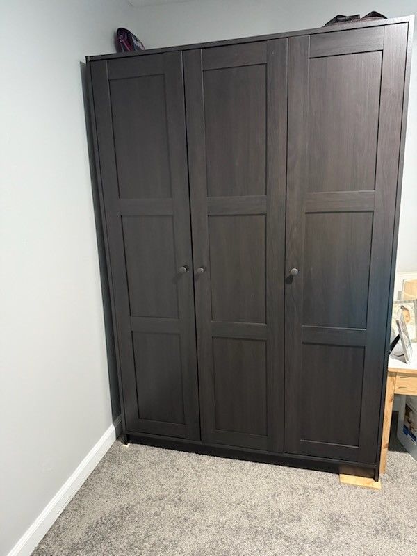 Closet With Shelves