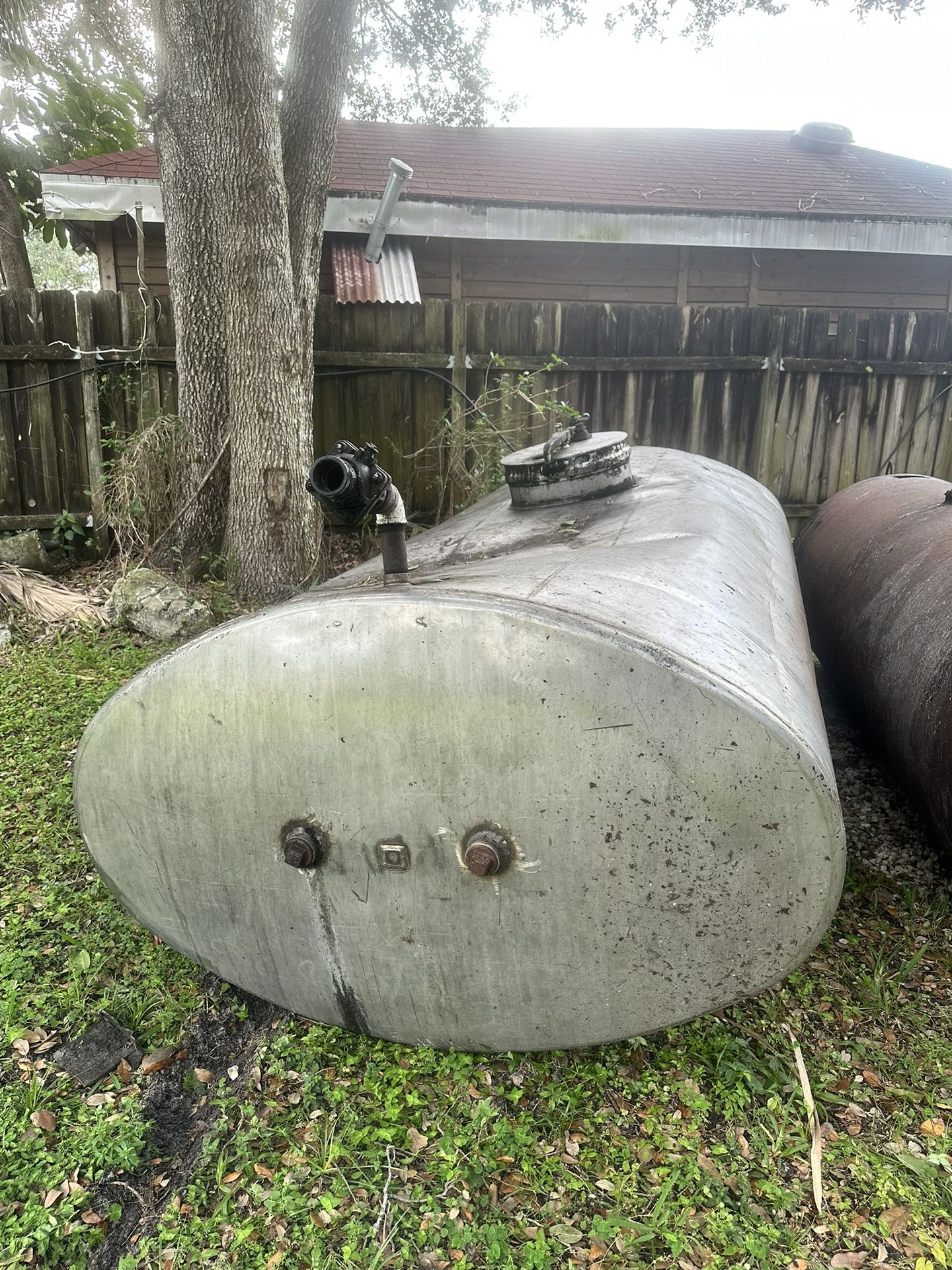 900 Gallon Stainless Steel Tank