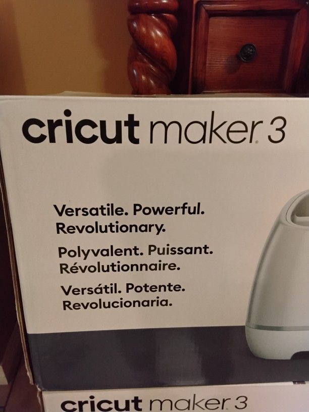 CRICUT MAKER 3 BRAND NEW  / CRICUT EASY PRESS 2 BRAND NEW IN FACTORY PLASTIC