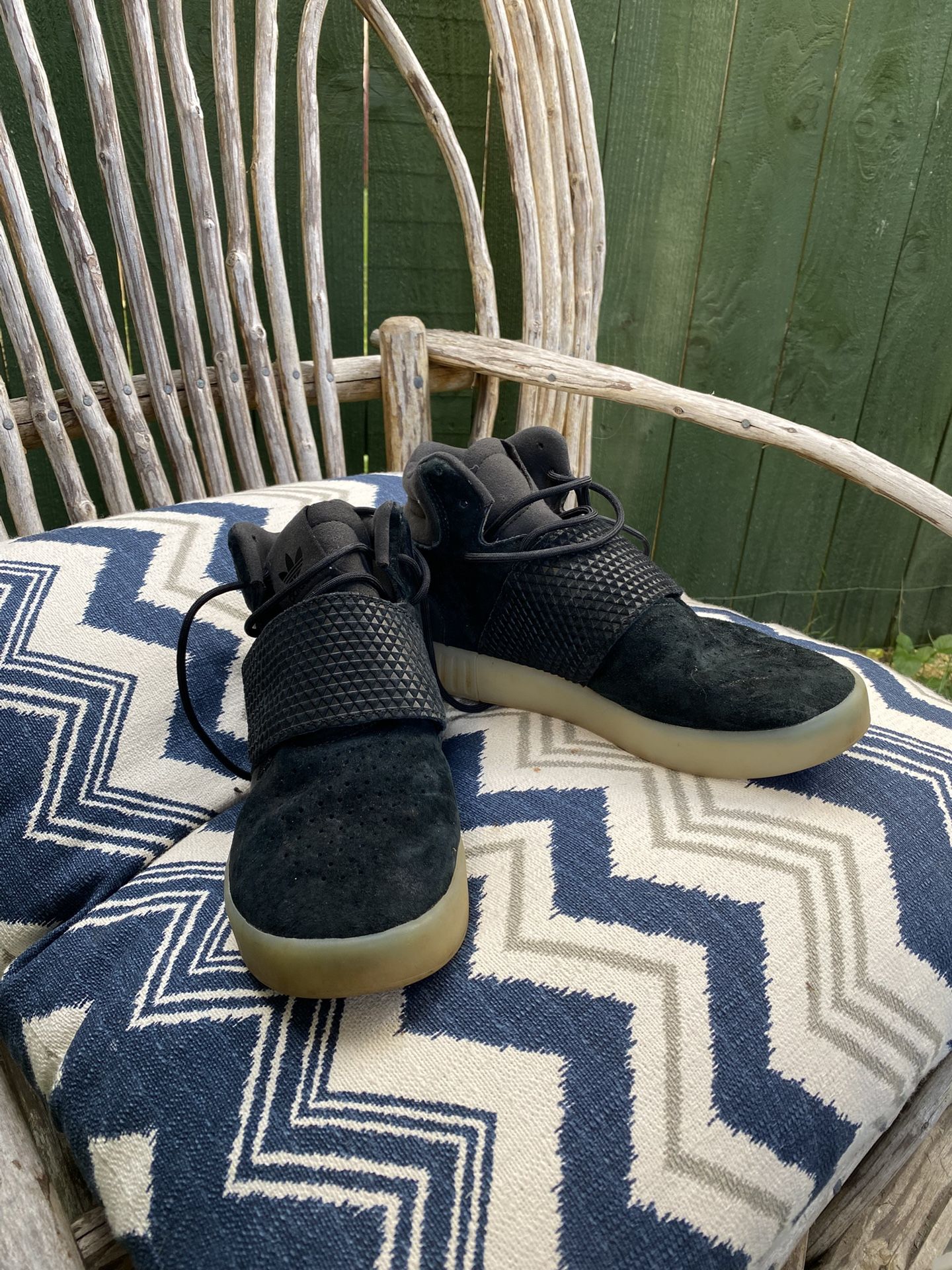 Men’s Adidas Shoes Size 5 Hightops 