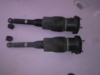 Lexus 2002 air shock, used but in good condition.