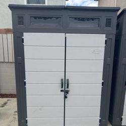 Suncast 7' x 7' Modernist Resin Outdoor Storage Shed - Great Condition!