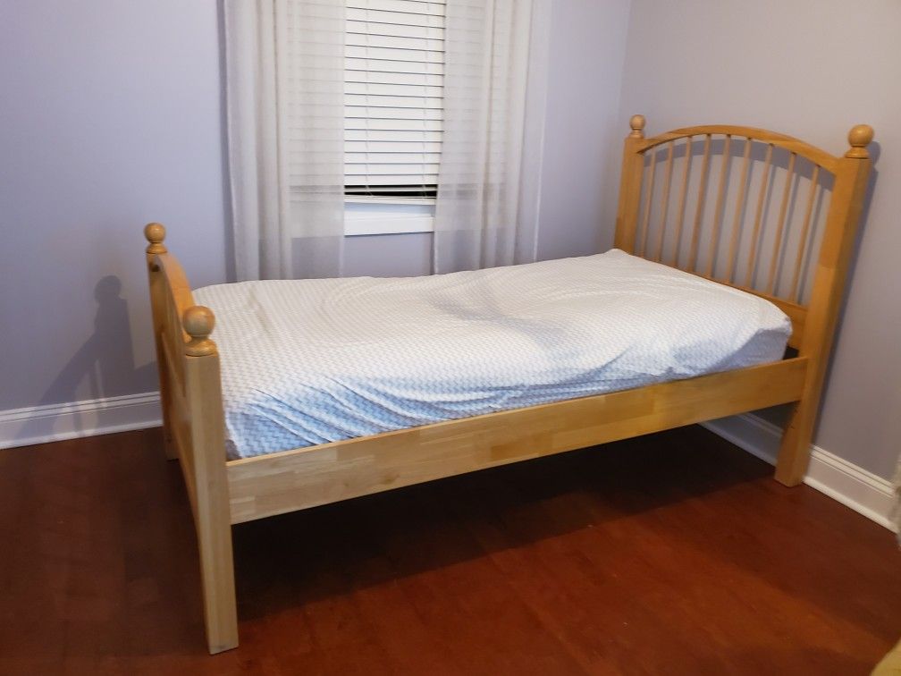 Twin Bed - Maple