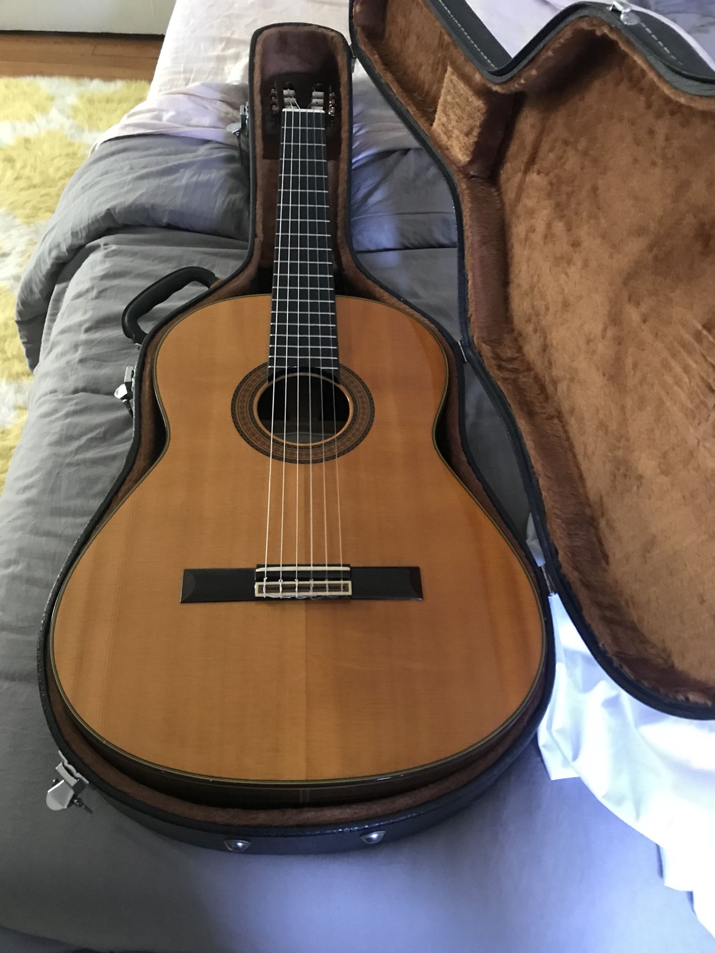 1970's M Horabe Model 35 Classical Guitar w/ hard case