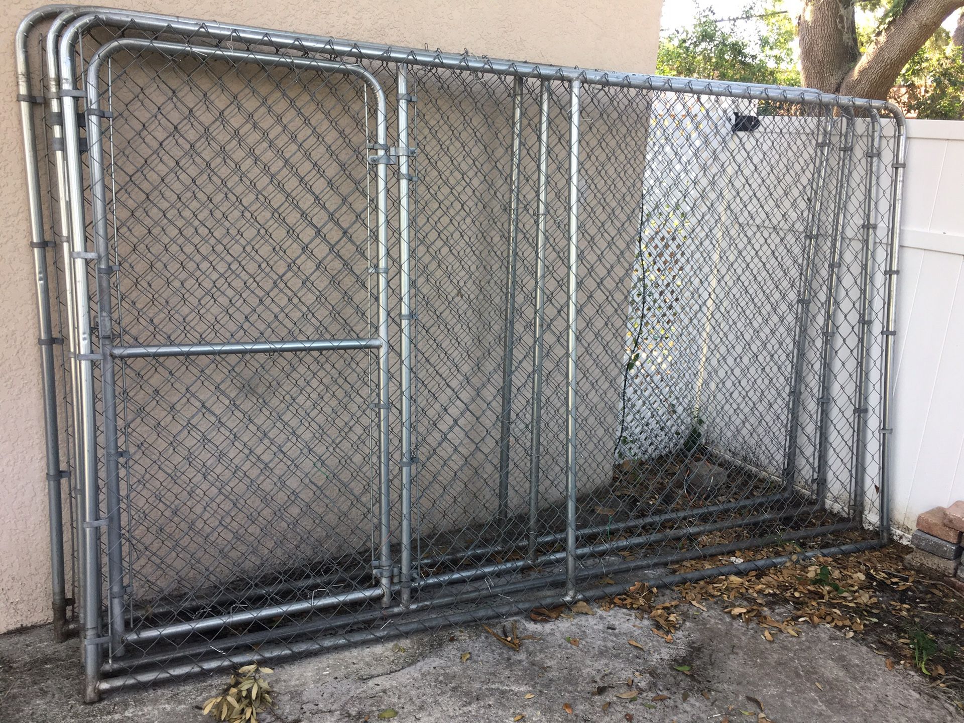 Chain link fence (4 panels total) price is per panel