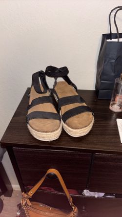 women’s size 7 1/2 sandals