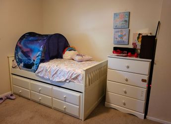 Daybed and dresser