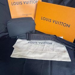 Louis Vuitton Men’s Alpha Wearable Wallet (100% Authentic) 