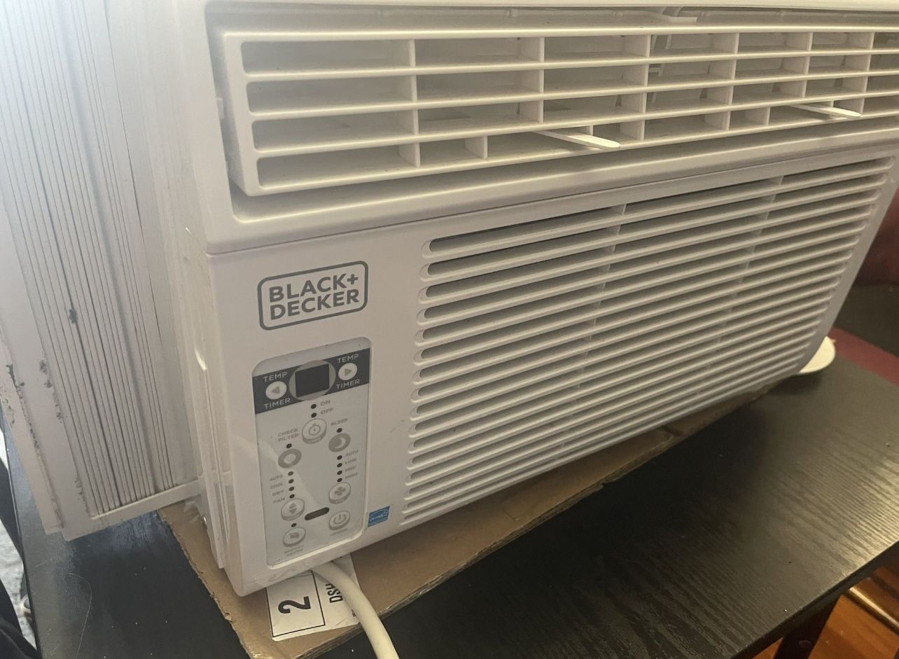 Accepting offers for AC fan BLACK+DECKER installed 20 minutes ago and never used. 10,000 BTU inverter AC fan, ok, for 450 sq. ft., ENERGY STAR certifi
