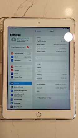iPad 5th Gen 128 GB with cover case & screen protector Excellent !