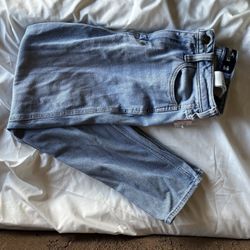 Hollister Ultra High-Rise Mom Jeans