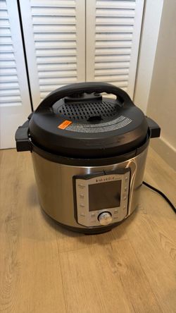 Instant Pot Duo Evo Plus 6 Qt 10-in-1 Pressure Cooker / Sous Vide – Clean