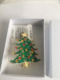 Vintage Christmas 🎄 holiday brooch in excellent condition