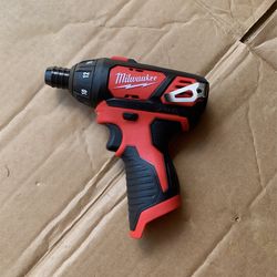 Milwaukee M12 Screw Driver 