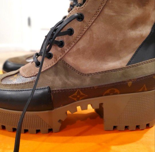 Lv Combat Boots Black And Brown for Sale in New York, NY - OfferUp